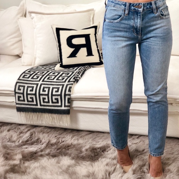 LAST 1️⃣ | GIRLFRIEND CLEAN Mid-Rise Jeans - Picture 2 of 8